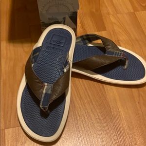 NEW Sperry flip flop sandals